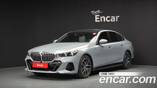 BMW 5 серии 2025 thumb 2