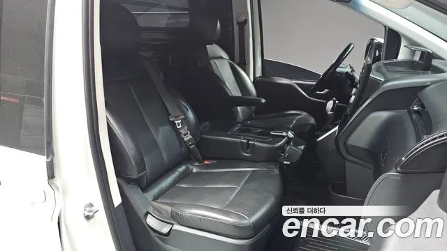 Hyundai Staria 2022 thumb 10