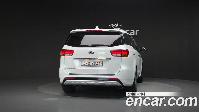 Kia Carnival 2018 thumb 6