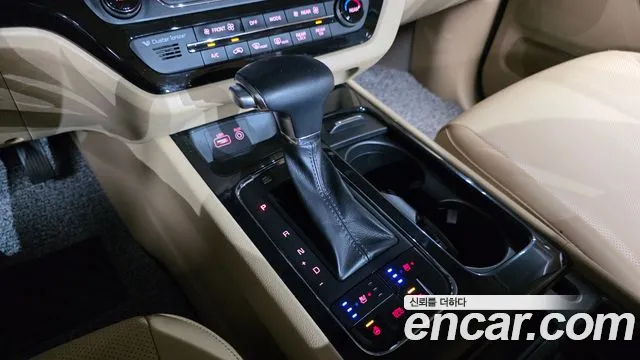 Kia Carnival 2018 thumb 2