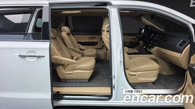 Kia Carnival 2018 thumb 10
