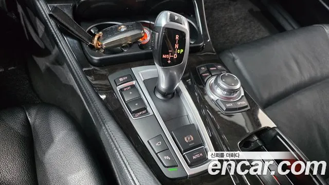 BMW 5 серии 2012 thumb 4
