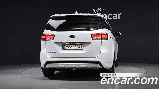 Kia Carnival 2016 thumb 5