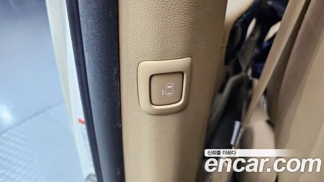 Kia Carnival 2016 thumb 11