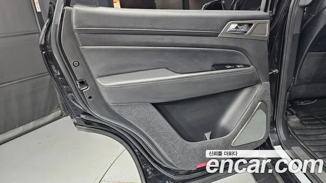 KGM Rexton 2018 thumb 12