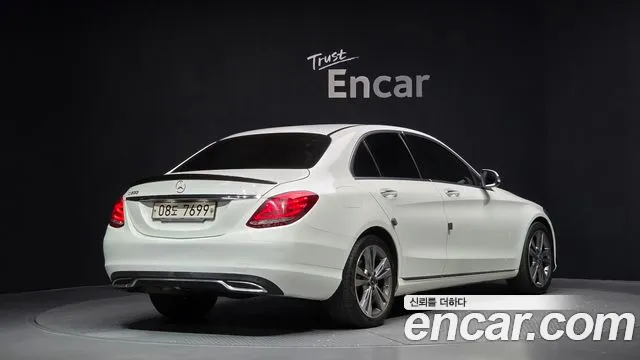 Mercedes-Benz C-Class 2017 thumb 10