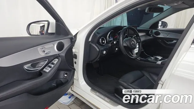 Mercedes-Benz C-Class 2017 thumb 7
