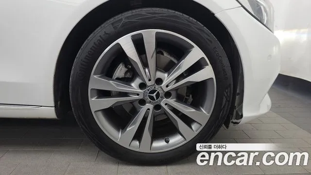 Mercedes-Benz C-Class 2017 thumb 5