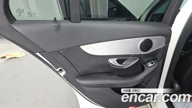 Mercedes-Benz C-Class 2017 thumb 12