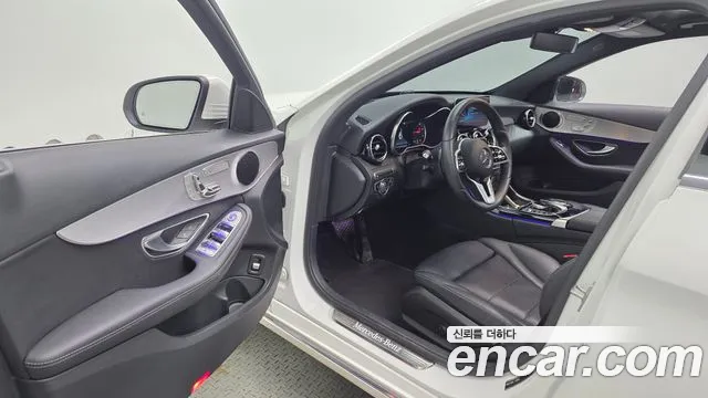 Mercedes-Benz C-Class 2020 thumb 4