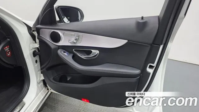 Mercedes-Benz C-Class 2020 thumb 8