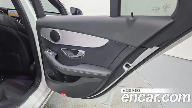 Mercedes-Benz C-Class 2020 thumb 12