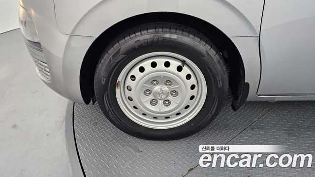 Hyundai Staria 2024 thumb 9