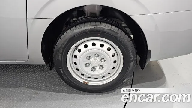 Hyundai Staria 2024 thumb 4
