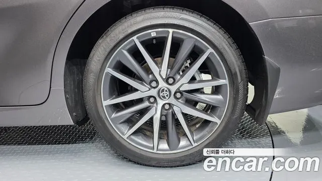 Toyota Camry 2024 thumb 7