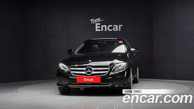 Mercedes-Benz E-Class 2017 thumb 10