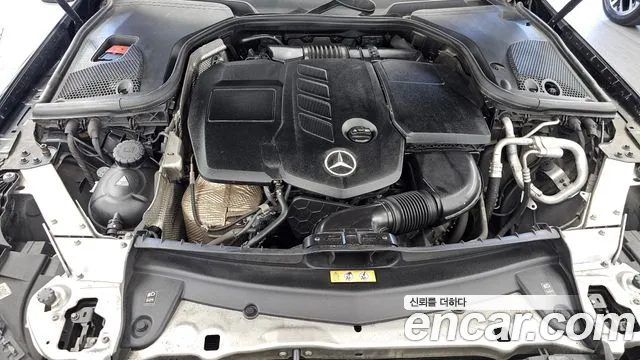 Mercedes-Benz E-Class 2017 thumb 8