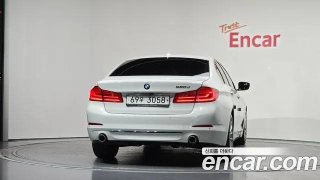 BMW 5 серии 2018 thumb 12