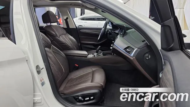 BMW 5 серии 2018 thumb 10