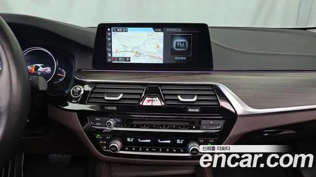 BMW 5 серии 2018 thumb 11