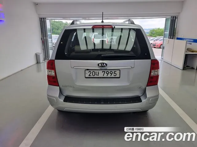 Kia Canival 2010 thumb 4