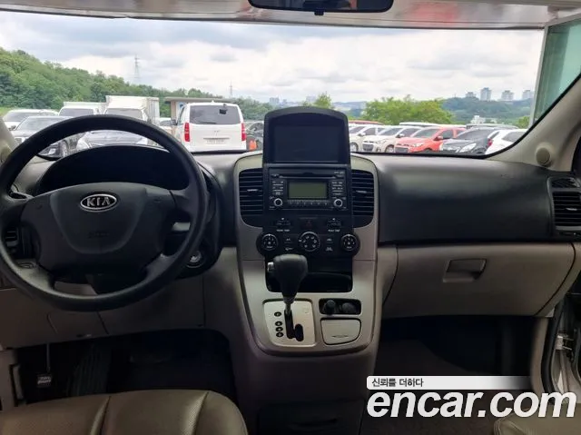 Kia Canival 2010 thumb 8