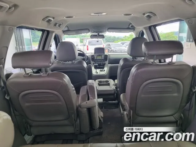 Kia Canival 2010 thumb 3
