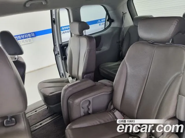 Kia Canival 2010 thumb 9