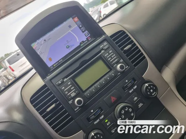 Kia Canival 2010 thumb 7