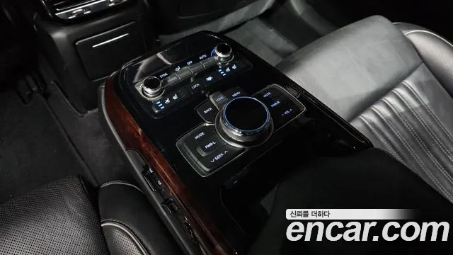 Genesis G90 2016 thumb 12
