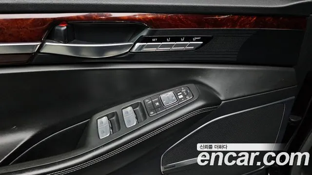 Genesis G90 2016 thumb 7