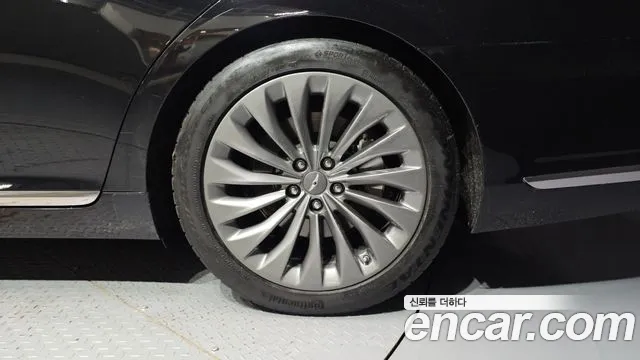 Genesis G90 2016 thumb 11
