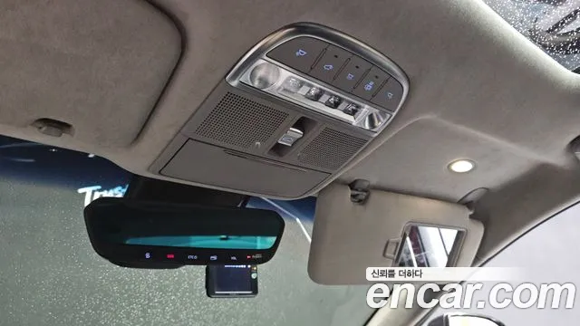 Genesis G90 2016 thumb 9
