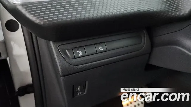 Peugeot 2008 2019 thumb 8
