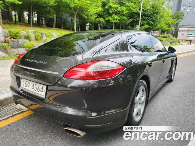 Porsche Panamera 2011 thumb 3