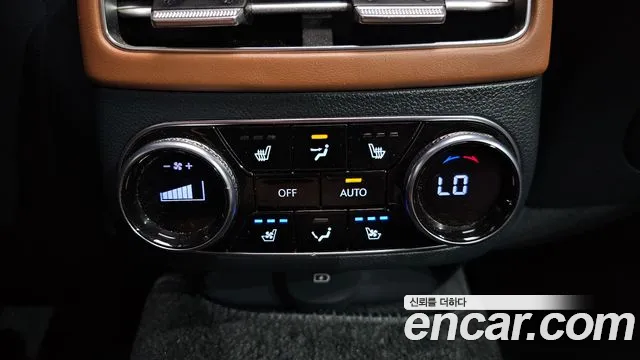 Genesis GV70 2022 thumb 2