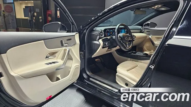 Mercedes-Benz A-Class 2021 thumb 3