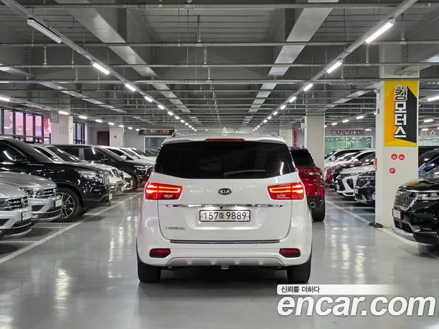 Kia Carnival 2019 thumb 3