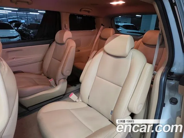 Kia Carnival 2019 thumb 11