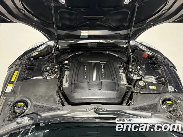 Jaguar F-Type 2015 thumb 5