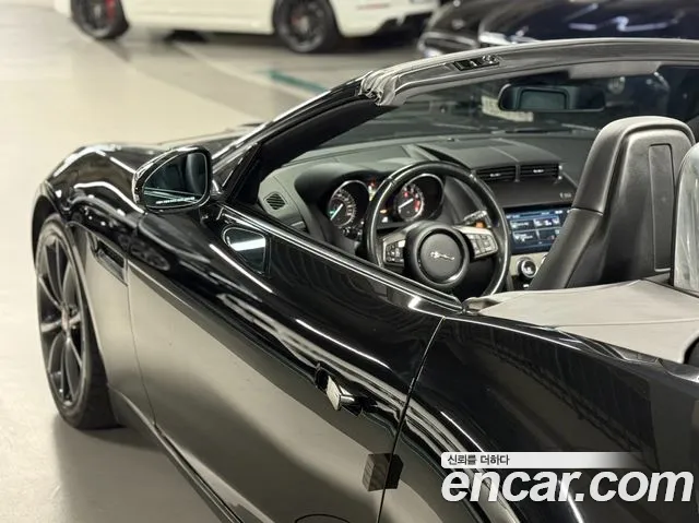 Jaguar F-Type 2015 thumb 3