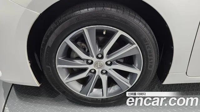 Lexus ES 300h 2016 thumb 8