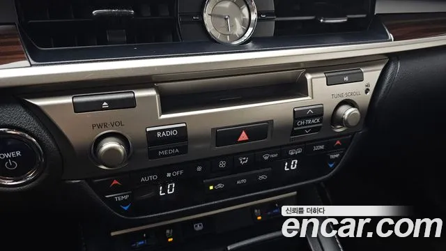Lexus ES 300h 2016 thumb 10