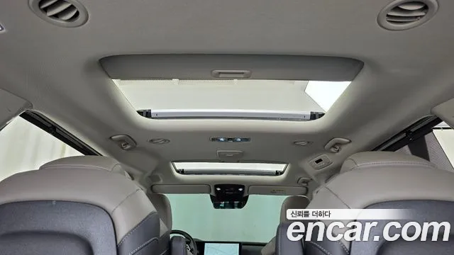 Kia Carnival 2023 thumb 3