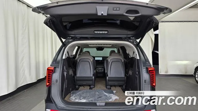 Kia Carnival 2023 thumb 2