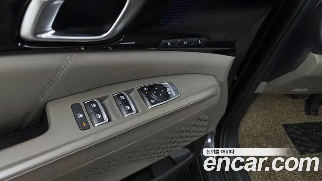 Kia Carnival 2023 thumb 4