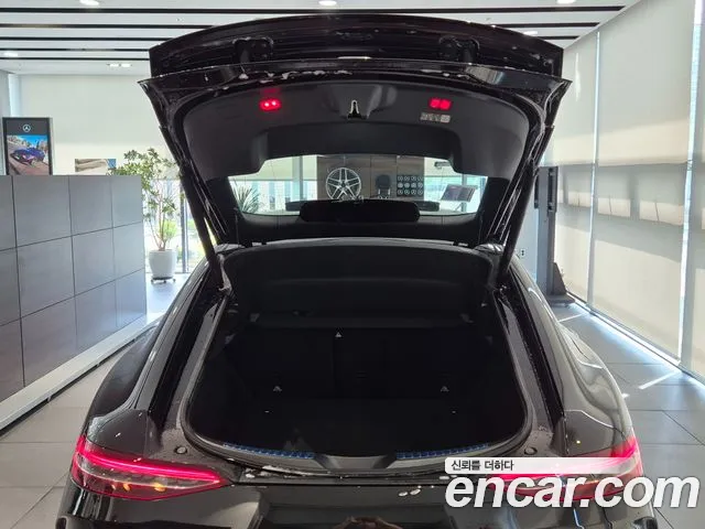 Mercedes-Benz AMG GT 2025 thumb 7