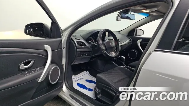 Renault SM3 2010 thumb 6