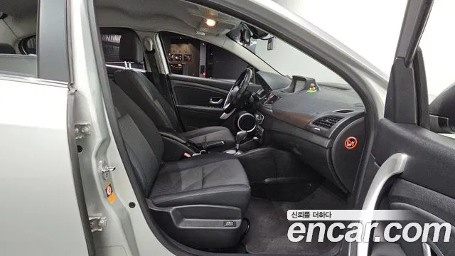 Renault SM3 2010 thumb 9
