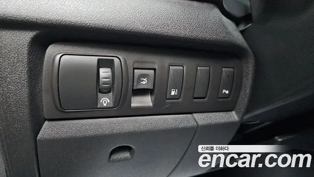 Renault SM3 2010 thumb 11